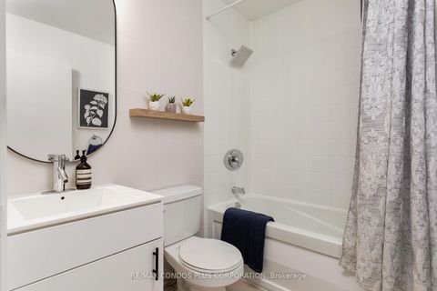Photo 17 at 101 - 111 Elizabeth Street, Bay Street Corridor, Toronto
