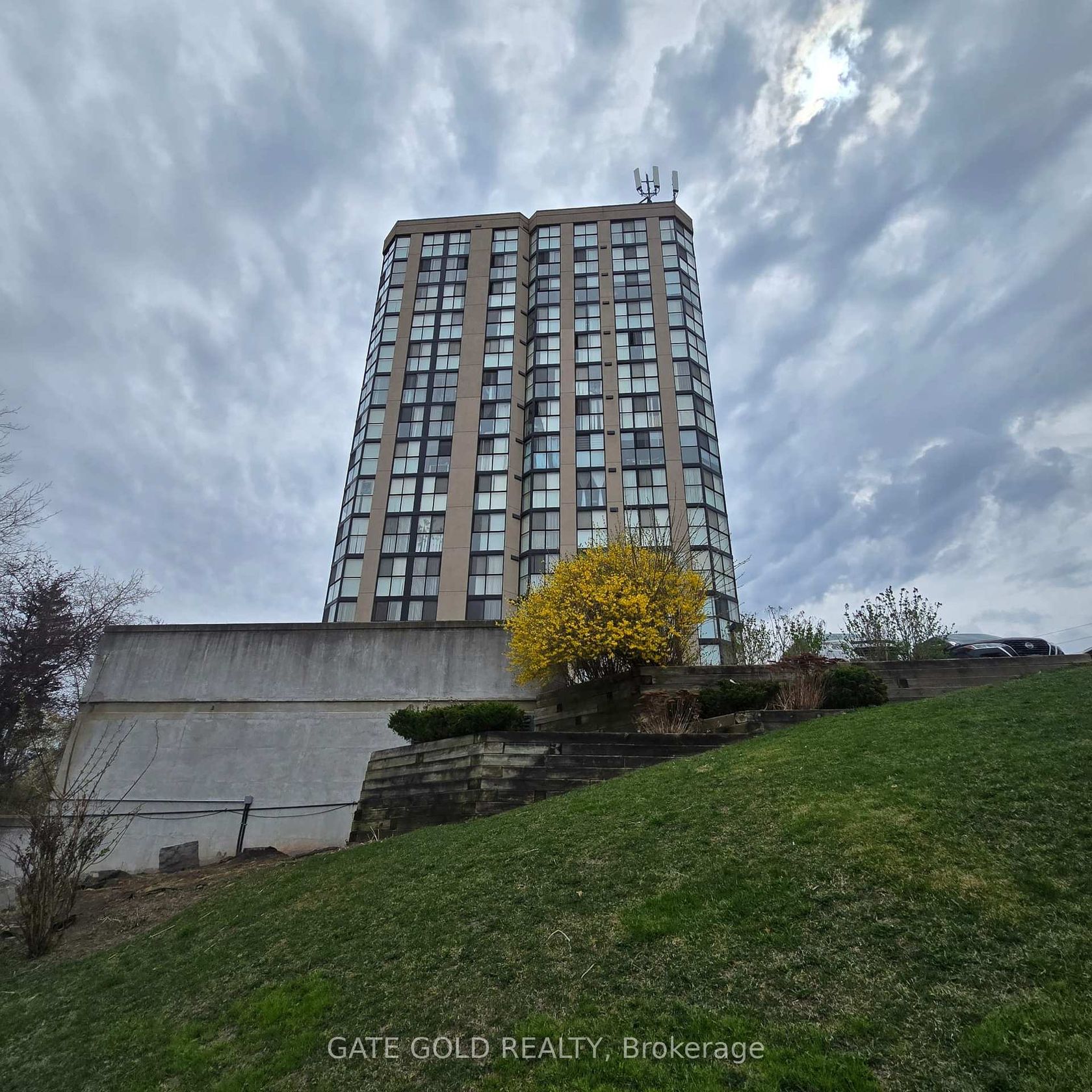 LPH2 - 600 Rexdale Boulevard, Clairville, Toronto 