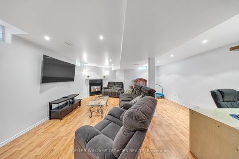 Photo 36 at 11 Neuchatel Avenue, Vellore Village, Vaughan