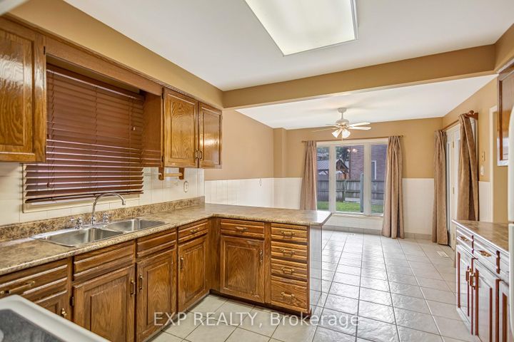 Photo 14 at 2138 The Chase, Central Erin Mills, Mississauga