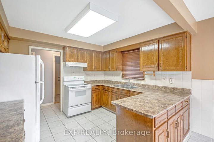 Photo 15 at 2138 The Chase, Central Erin Mills, Mississauga