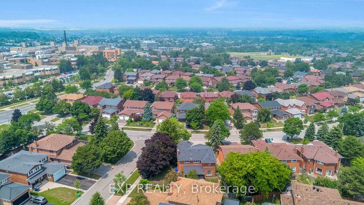 Photo 32 at 2138 The Chase, Central Erin Mills, Mississauga