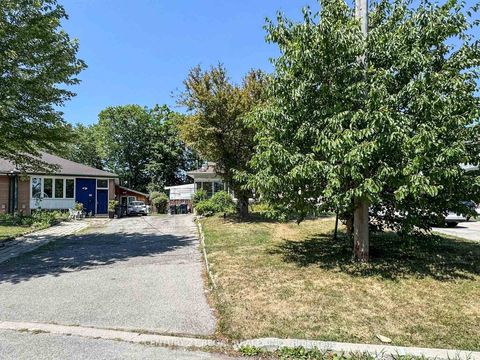 Photo 3 at 94 Billington Crescent, Donalda, Toronto