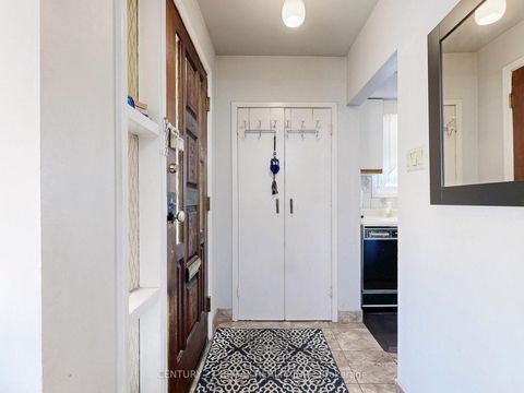 Photo 5 at 94 Billington Crescent, Donalda, Toronto