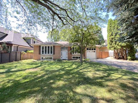 Photo 1 at 462 Willis Drive, WO West, Oakville