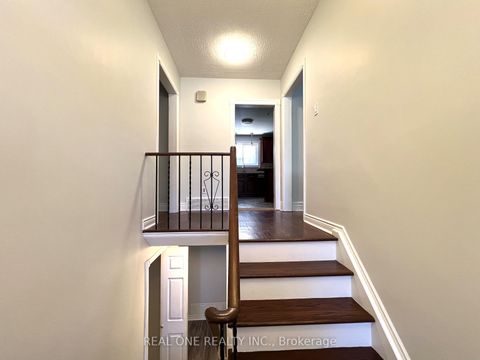 Photo 2 at 462 Willis Drive, WO West, Oakville