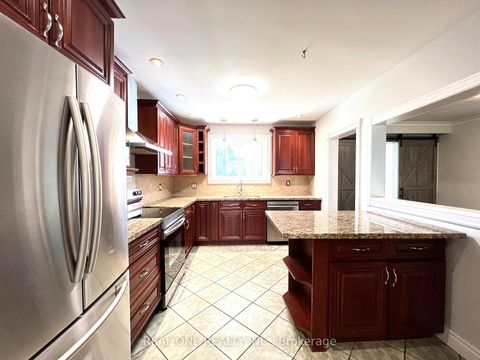 Photo 3 at 462 Willis Drive, WO West, Oakville