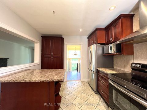 Photo 5 at 462 Willis Drive, WO West, Oakville