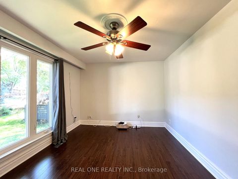 Photo 13 at 462 Willis Drive, WO West, Oakville