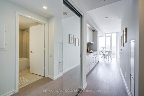 Photo 4 at 3710 - 101 Peter Street, Waterfront Communities C1, Toronto