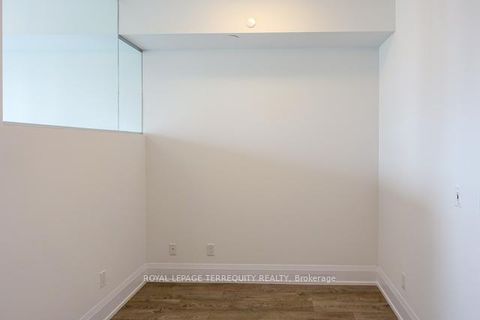 Photo 2 at 806 - 101 Erskine Avenue, Mount Pleasant West, Toronto