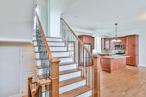 Photo 4 at 16 GRAY Lane, South Shore, Barrie