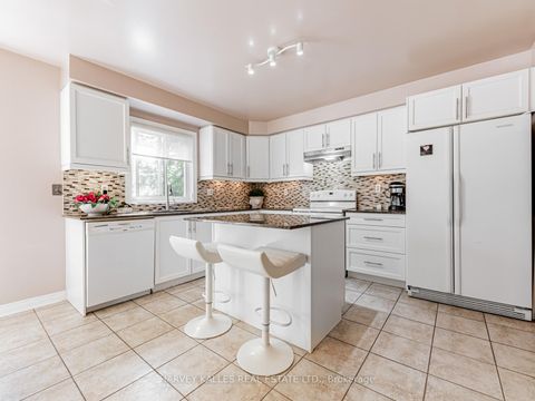 Photo 5 at 1 Edenbridge Drive, Beverley Glen, Vaughan
