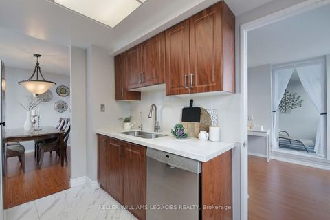Photo 5 at 1601 - 7 Bishop Avenue, Newtonbrook East, Toronto