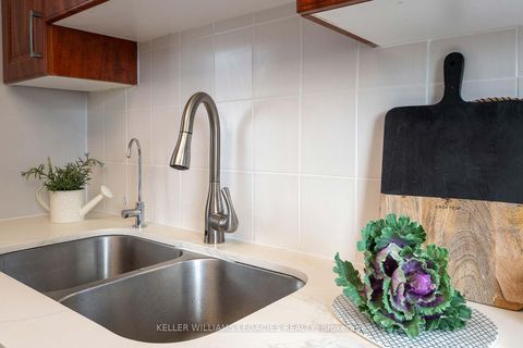 Photo 6 at 1601 - 7 Bishop Avenue, Newtonbrook East, Toronto