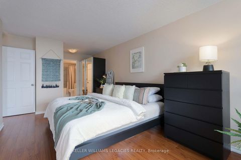 Photo 18 at 1601 - 7 Bishop Avenue, Newtonbrook East, Toronto