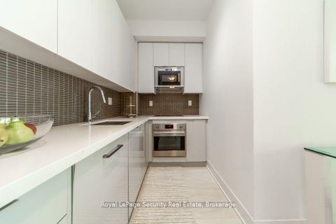 Photo 12 at 315 - 2916 Highway 7 Road, Concord, Vaughan