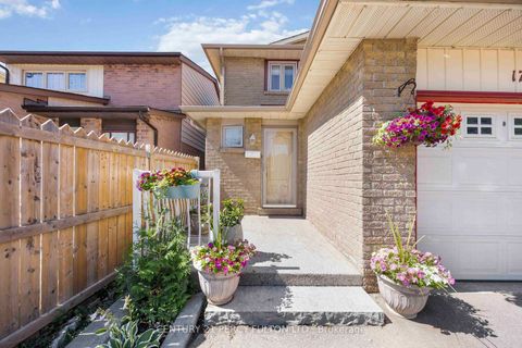 Photo 2 at 17 Woodsview Avenue, Clairville, Toronto