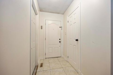 Photo 3 at 17 Woodsview Avenue, Clairville, Toronto