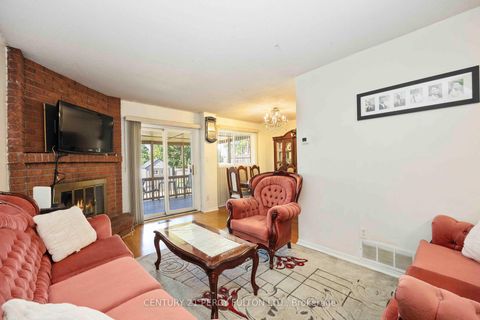 Photo 4 at 17 Woodsview Avenue, Clairville, Toronto