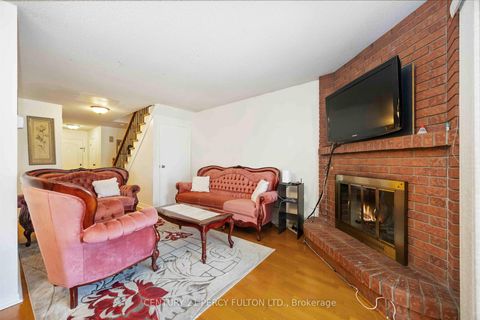 Photo 6 at 17 Woodsview Avenue, Clairville, Toronto