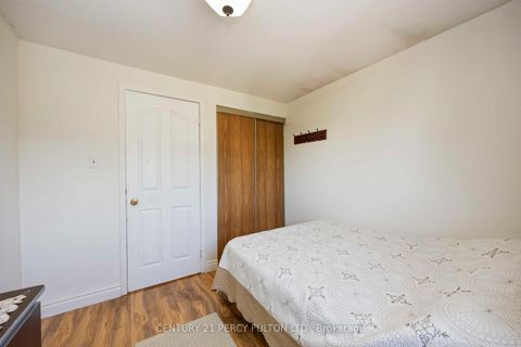 Photo 20 at 17 Woodsview Avenue, Clairville, Toronto