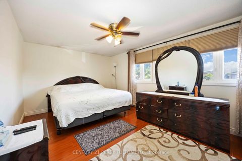 Photo 24 at 17 Woodsview Avenue, Clairville, Toronto