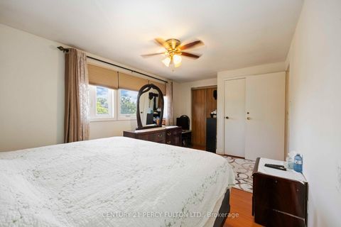 Photo 25 at 17 Woodsview Avenue, Clairville, Toronto