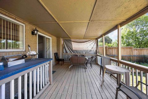 Photo 27 at 17 Woodsview Avenue, Clairville, Toronto