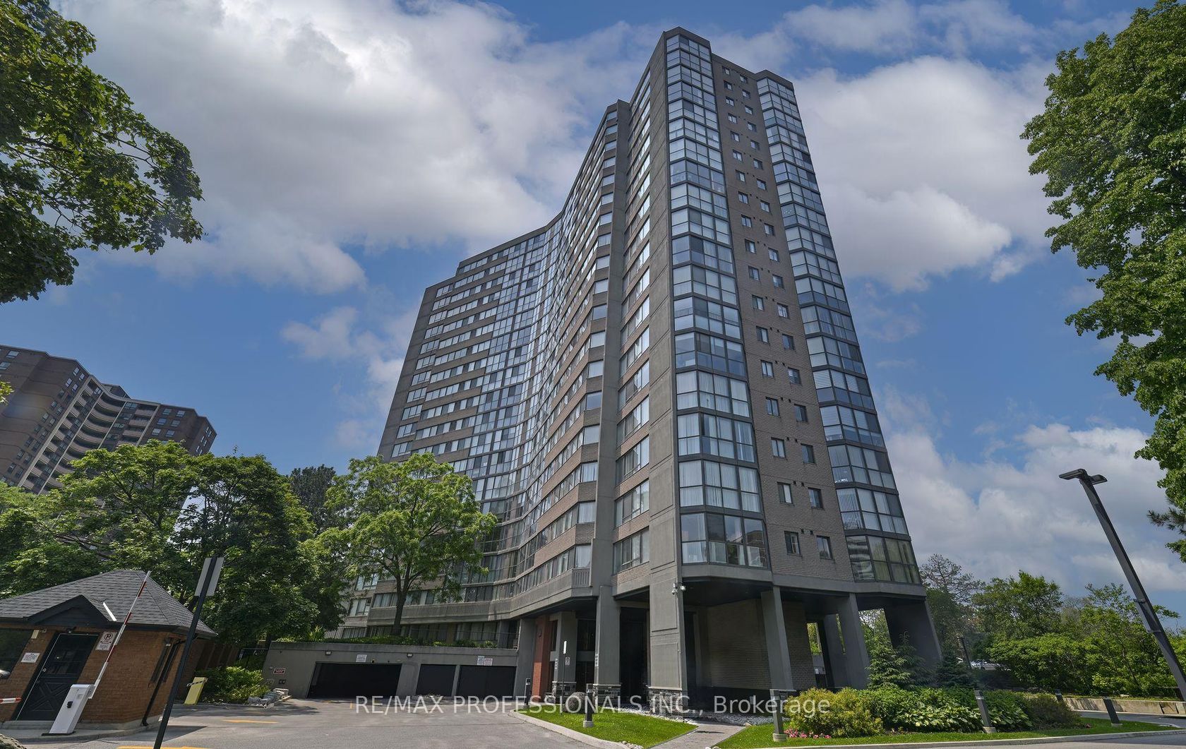 1605 - 40 Richview Road, Humber Heights, Toronto 