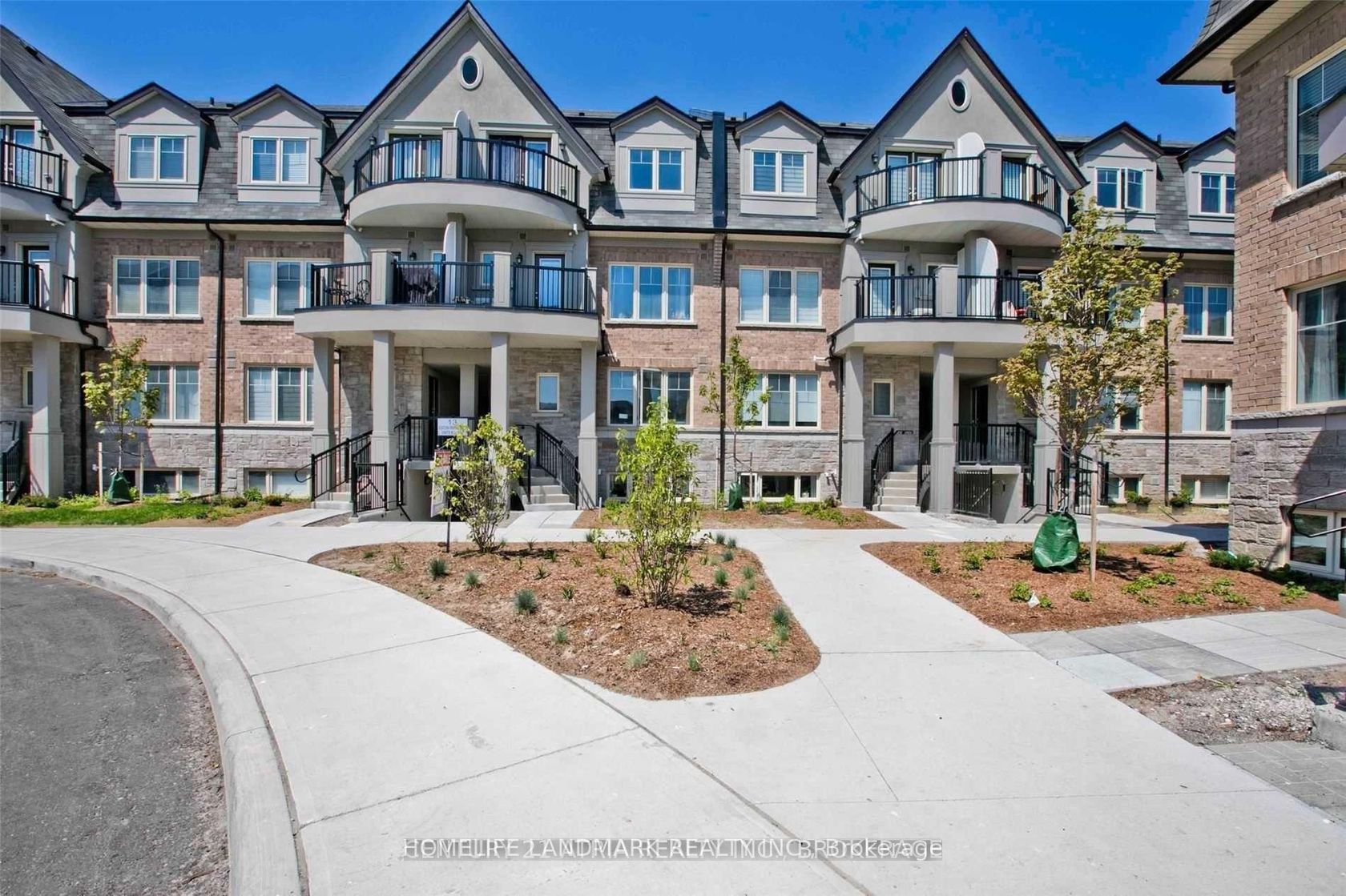 17 - 13 Eaton Park Lane, L'Amoreaux, Toronto 