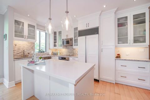 Photo 2 at 201 - 1 Watergarden Way, Bayview Village, Toronto
