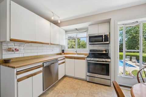 Photo 10 at 1324 Elgin Crescent, FA Falgarwood, Oakville