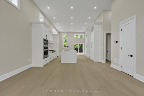 Photo 5 at 2091 BRIDGE Road, WO West, Oakville