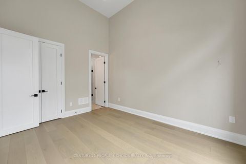 Photo 8 at 2091 BRIDGE Road, WO West, Oakville