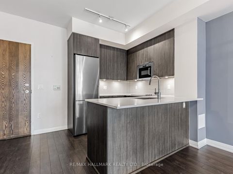 Photo 9 at 322 - 99 Eagle Rock Way, Maple, Vaughan