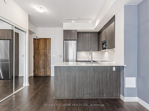Photo 10 at 322 - 99 Eagle Rock Way, Maple, Vaughan