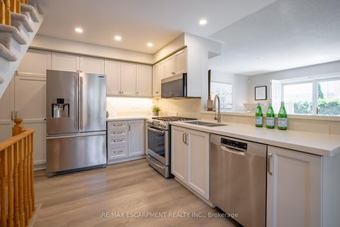 Photo 5 at 11 - 1050 Grand Boulevard, FA Falgarwood, Oakville