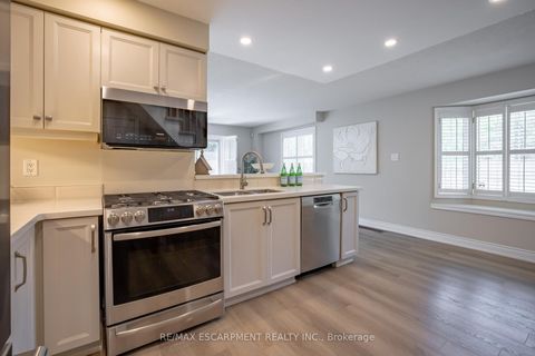 Photo 7 at 11 - 1050 Grand Boulevard, FA Falgarwood, Oakville