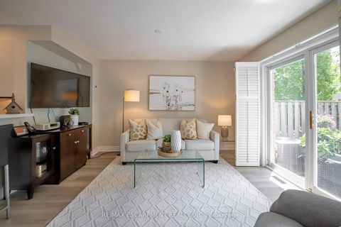 Photo 10 at 11 - 1050 Grand Boulevard, FA Falgarwood, Oakville