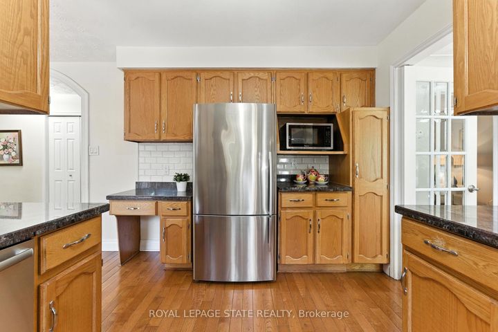 Photo 11 at 286 LLOYMINN Avenue, Ancaster, Hamilton