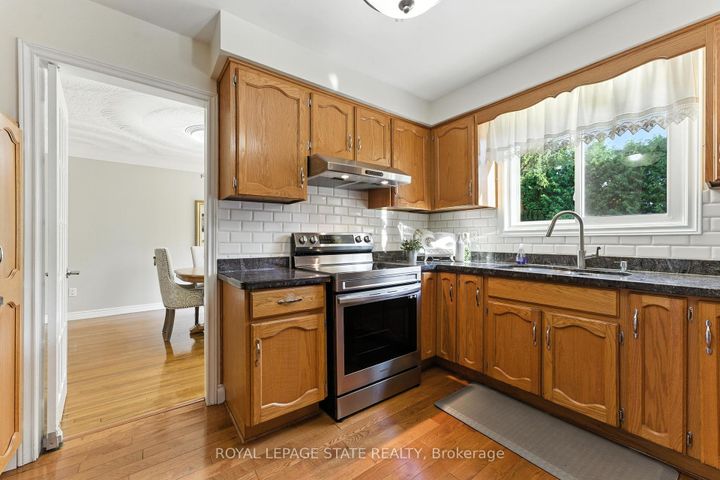 Photo 12 at 286 LLOYMINN Avenue, Ancaster, Hamilton