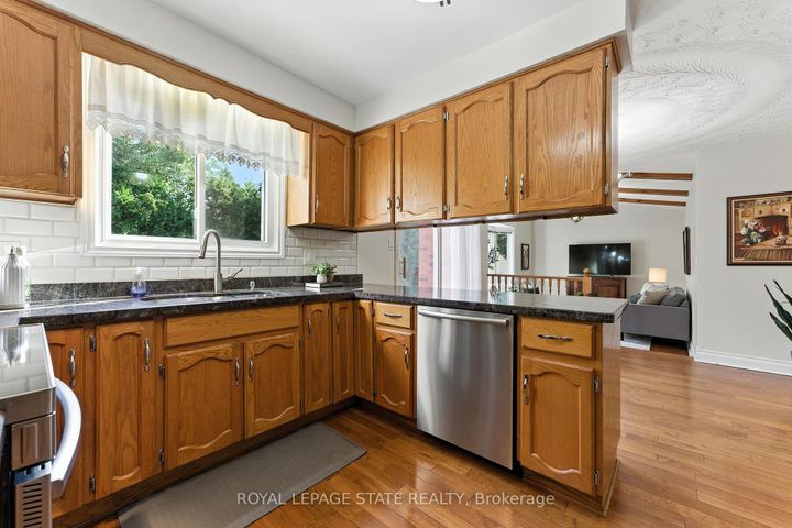 Photo 13 at 286 LLOYMINN Avenue, Ancaster, Hamilton