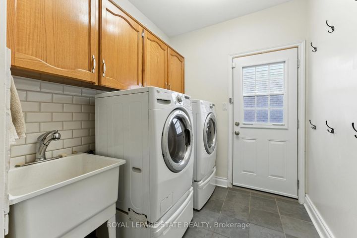 Photo 20 at 286 LLOYMINN Avenue, Ancaster, Hamilton