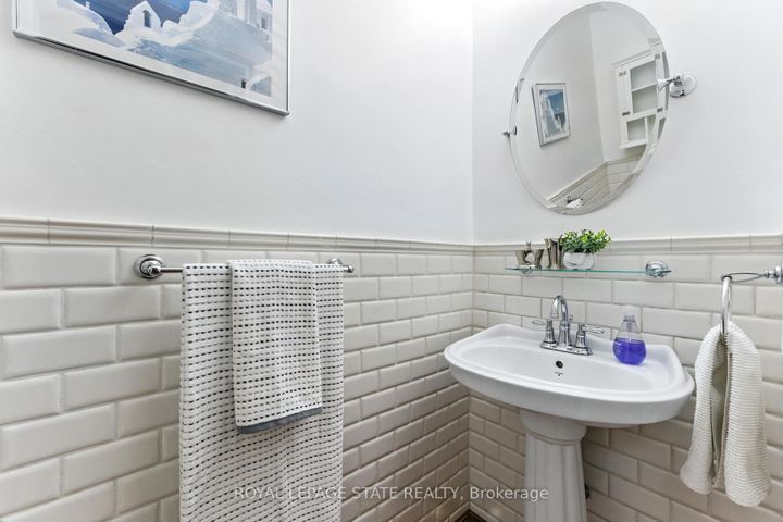 Photo 21 at 286 LLOYMINN Avenue, Ancaster, Hamilton