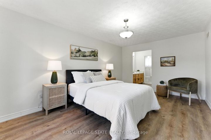 Photo 22 at 286 LLOYMINN Avenue, Ancaster, Hamilton