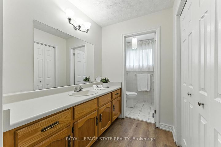 Photo 24 at 286 LLOYMINN Avenue, Ancaster, Hamilton