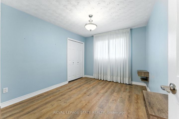 Photo 25 at 286 LLOYMINN Avenue, Ancaster, Hamilton