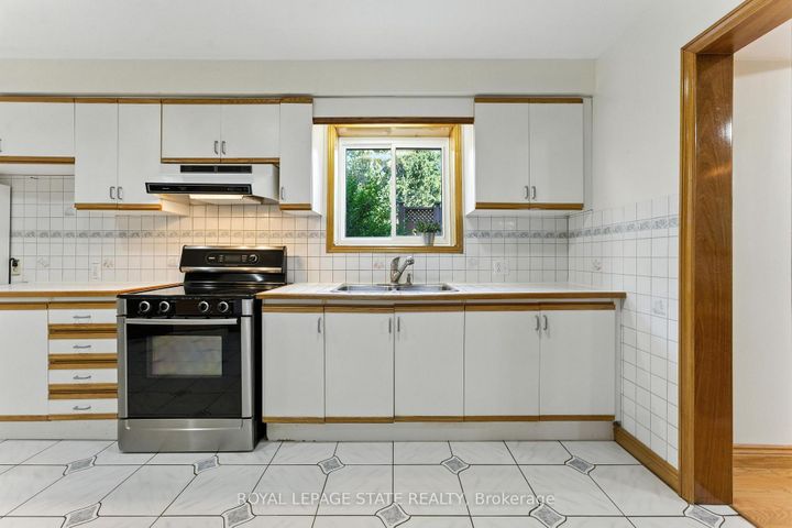 Photo 30 at 286 LLOYMINN Avenue, Ancaster, Hamilton