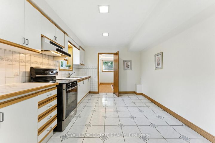 Photo 32 at 286 LLOYMINN Avenue, Ancaster, Hamilton